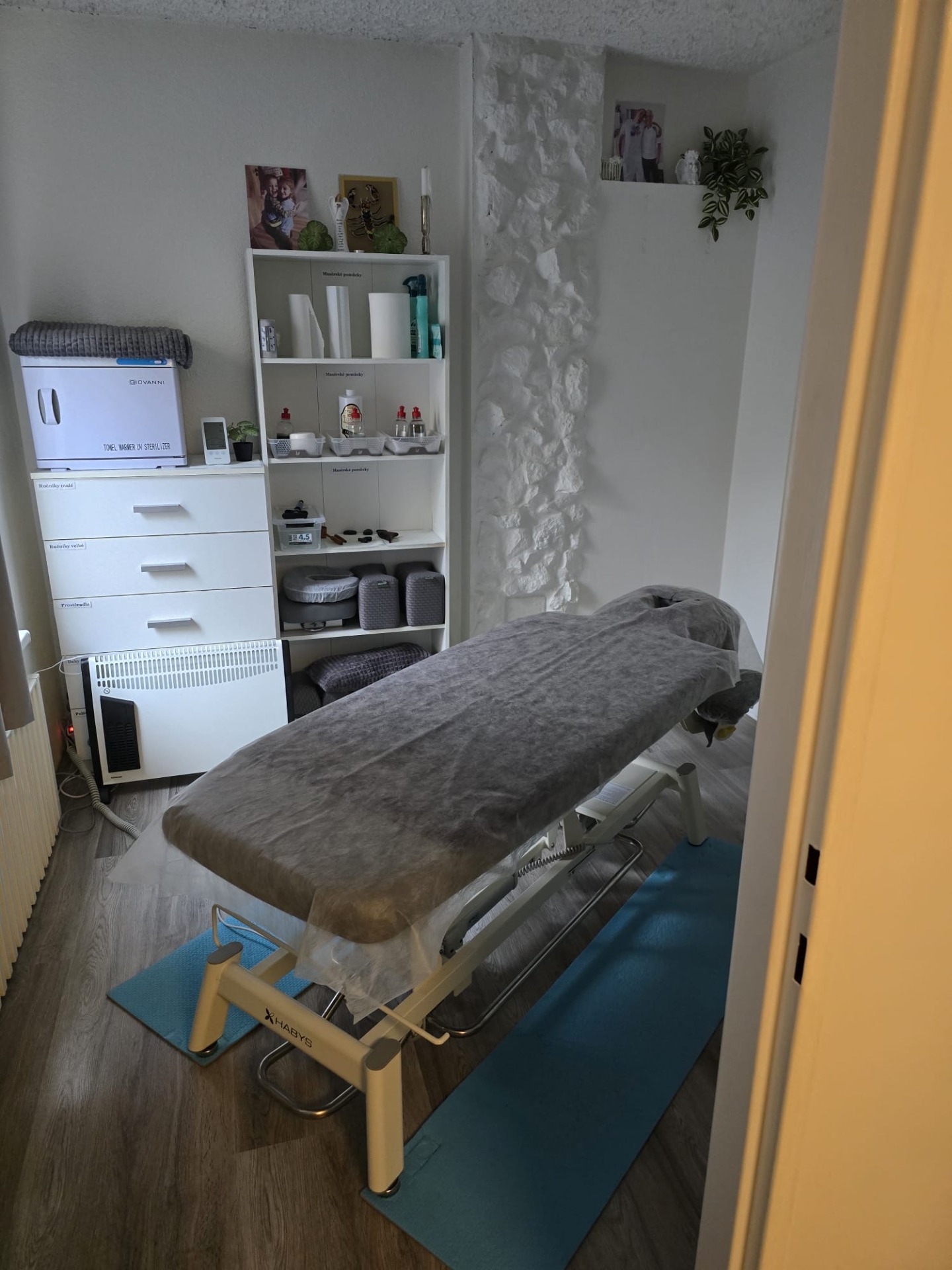 Ukázka z masérny, soukromí na prvním místě.